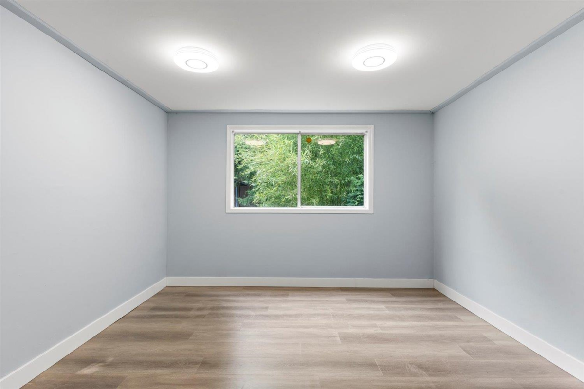 Walk-In Closet Photo of 7976 Tanager Street, Mission, BC