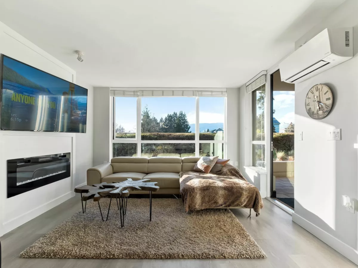 Breakfast Nook Photo of 308 160 W 3rd Street, North Vancouver, BC