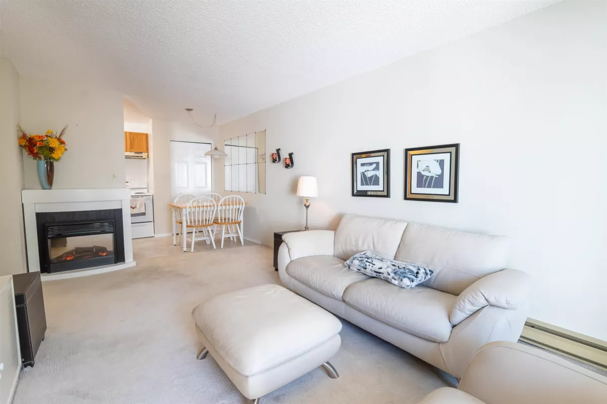 Breakfast Nook Photo of 110 32950 Amicus Place, Abbotsford, BC