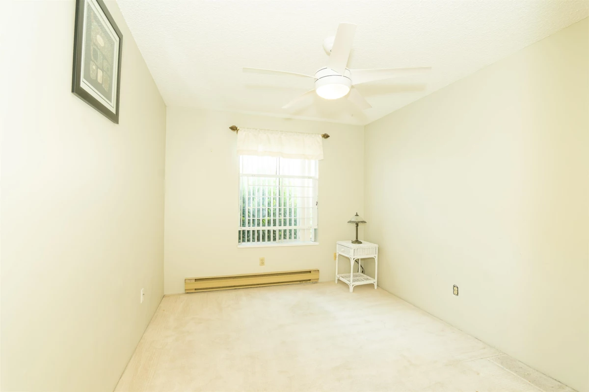 Entry Foyer Photo of 110 32950 Amicus Place, Abbotsford, BC