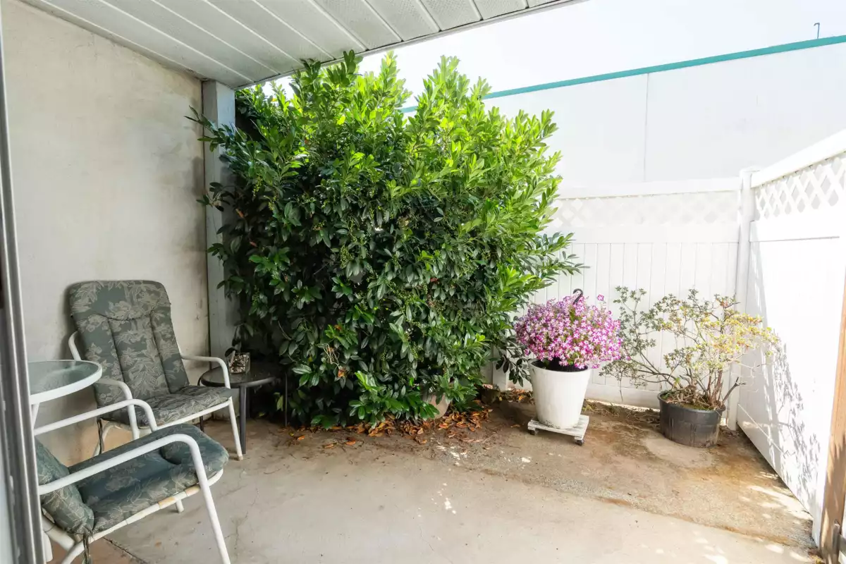 Kitchen Island Photo of 110 32950 Amicus Place, Abbotsford, BC