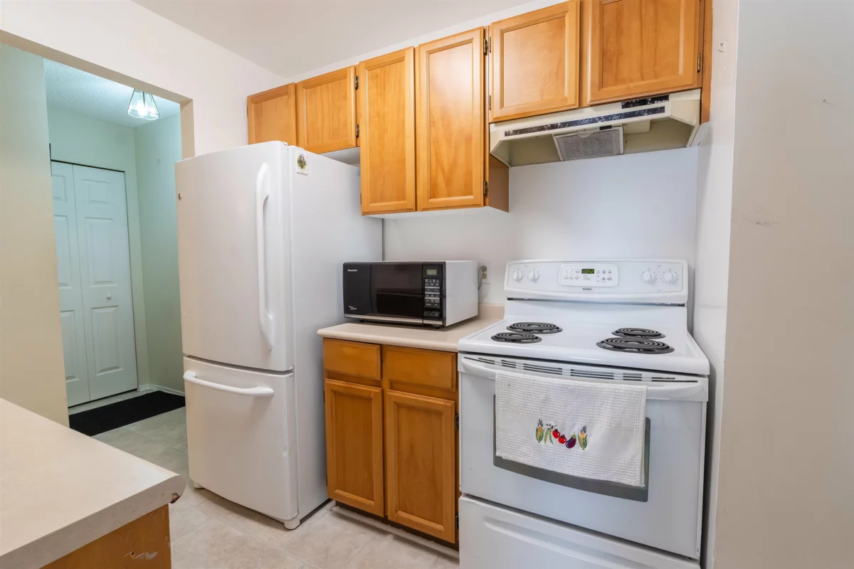 Walk-In Closet Photo of 110 32950 Amicus Place, Abbotsford, BC