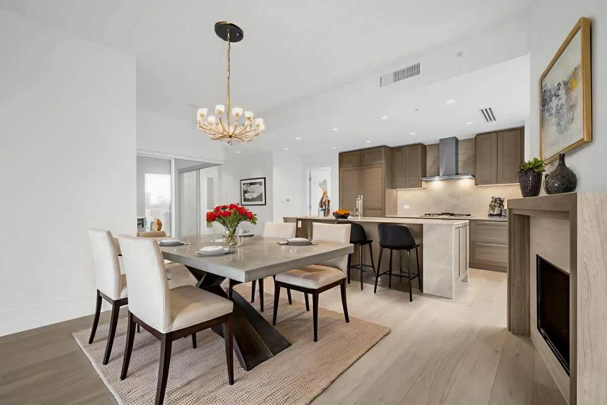 Kitchen Island Photo of 804 1500 Martin Street, White Rock, BC