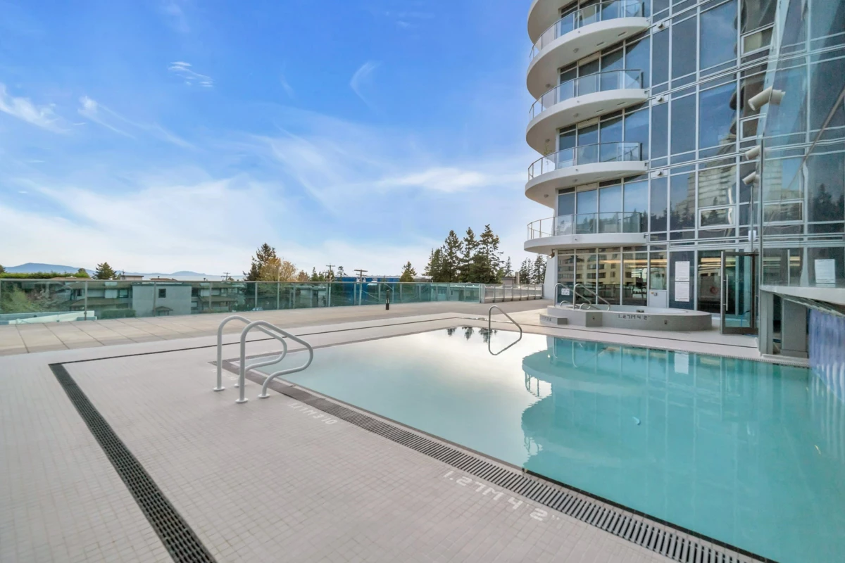 Powder Room Photo of 804 1500 Martin Street, White Rock, BC