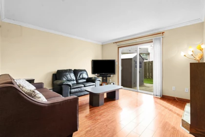 Primary Bedroom Photo of 173 32550 Maclure Road, Abbotsford, BC