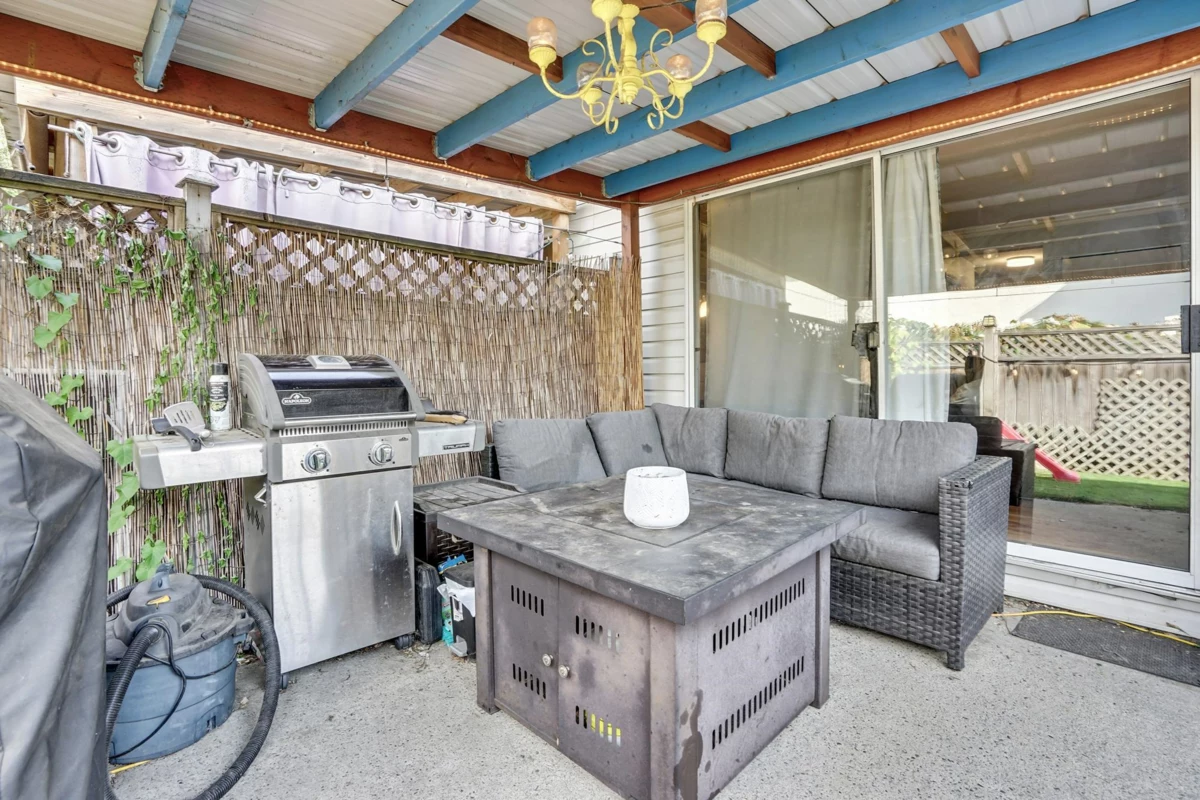 Entry Foyer Photo of 11 46384 Yale Road, Chilliwack, BC