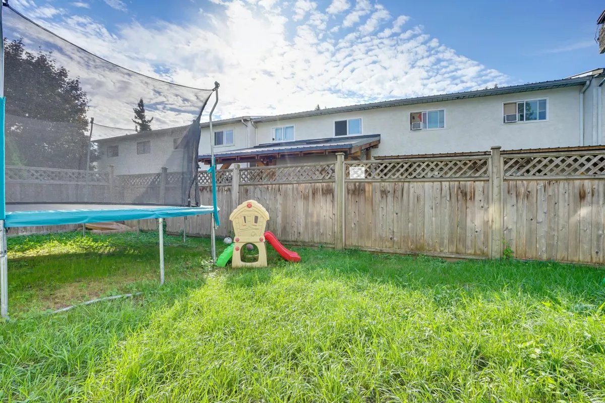 Kitchen Photo of 11 46384 Yale Road, Chilliwack, BC