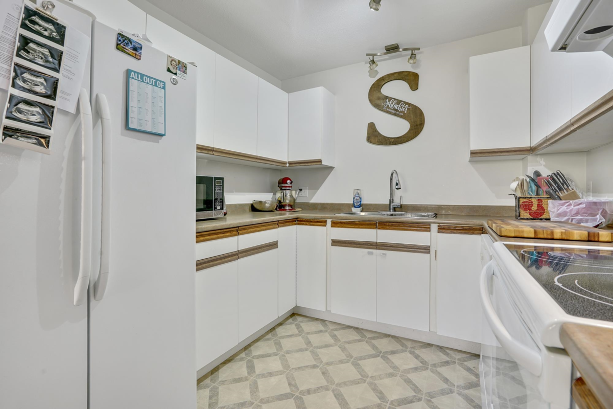 Walk-In Closet Photo of 11 46384 Yale Road, Chilliwack, BC