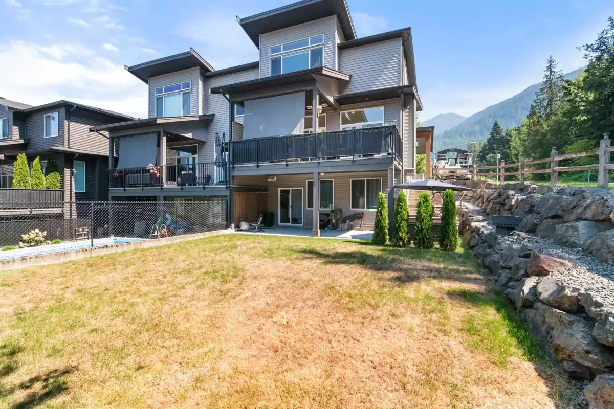 Front Yard Photo of A 7097 Tahoma Place, Chilliwack, BC