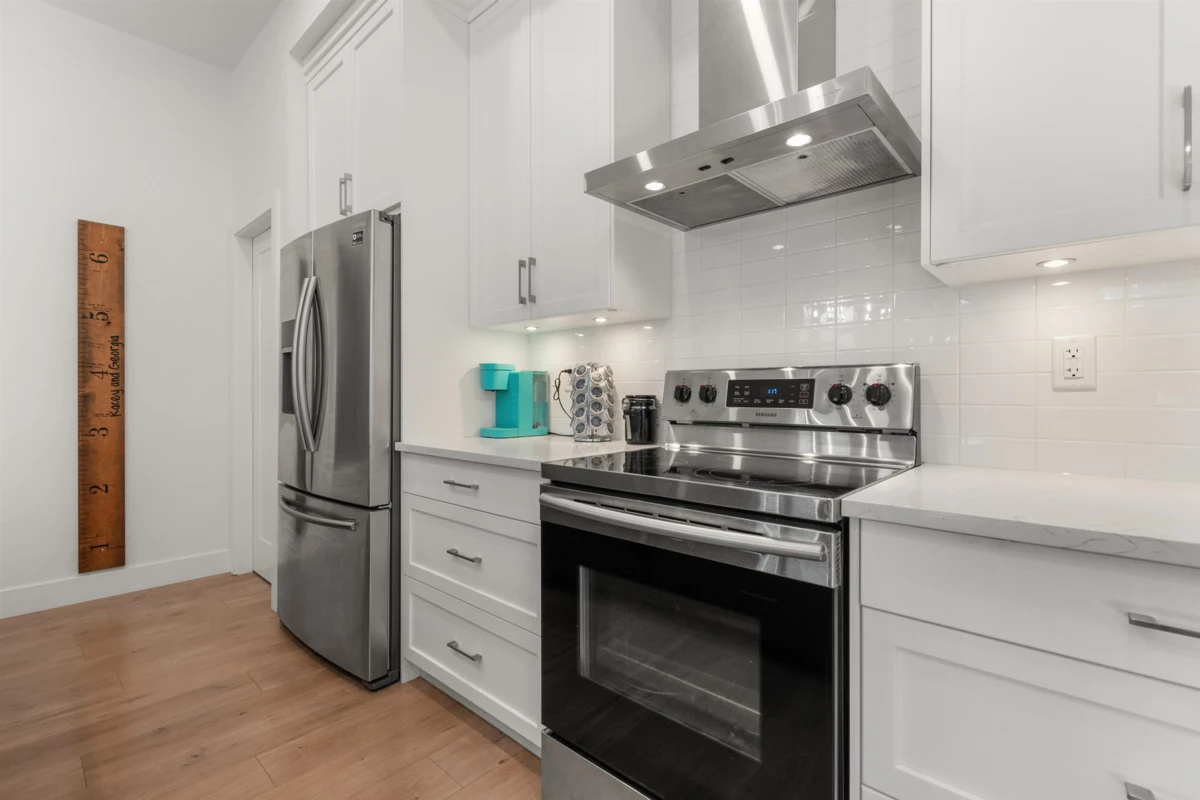 Kitchen Island Photo of A 7097 Tahoma Place, Chilliwack, BC