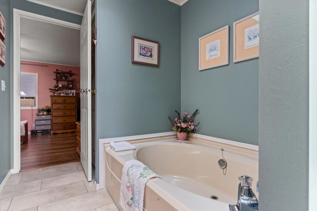 Entry Foyer Photo of 98 9055 Ashwell Road, Chilliwack, BC