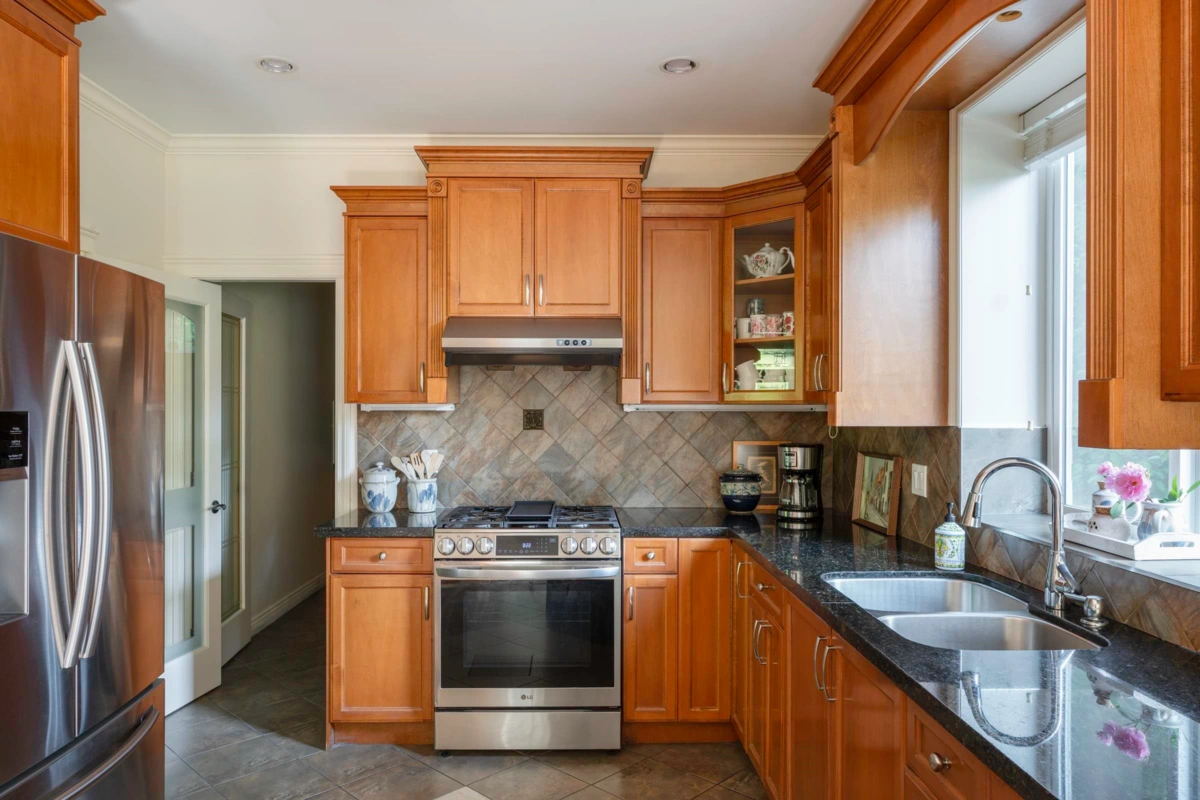 Walk-In Closet Photo of 10172 159 Street, Surrey, BC