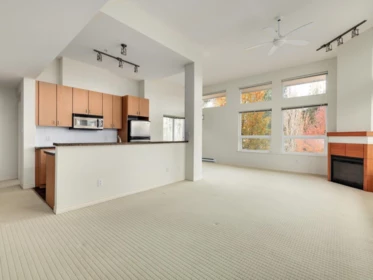 410 6888 Southpoint Drive, Burnaby, BC, Burnaby — Apartment/Condo for sale