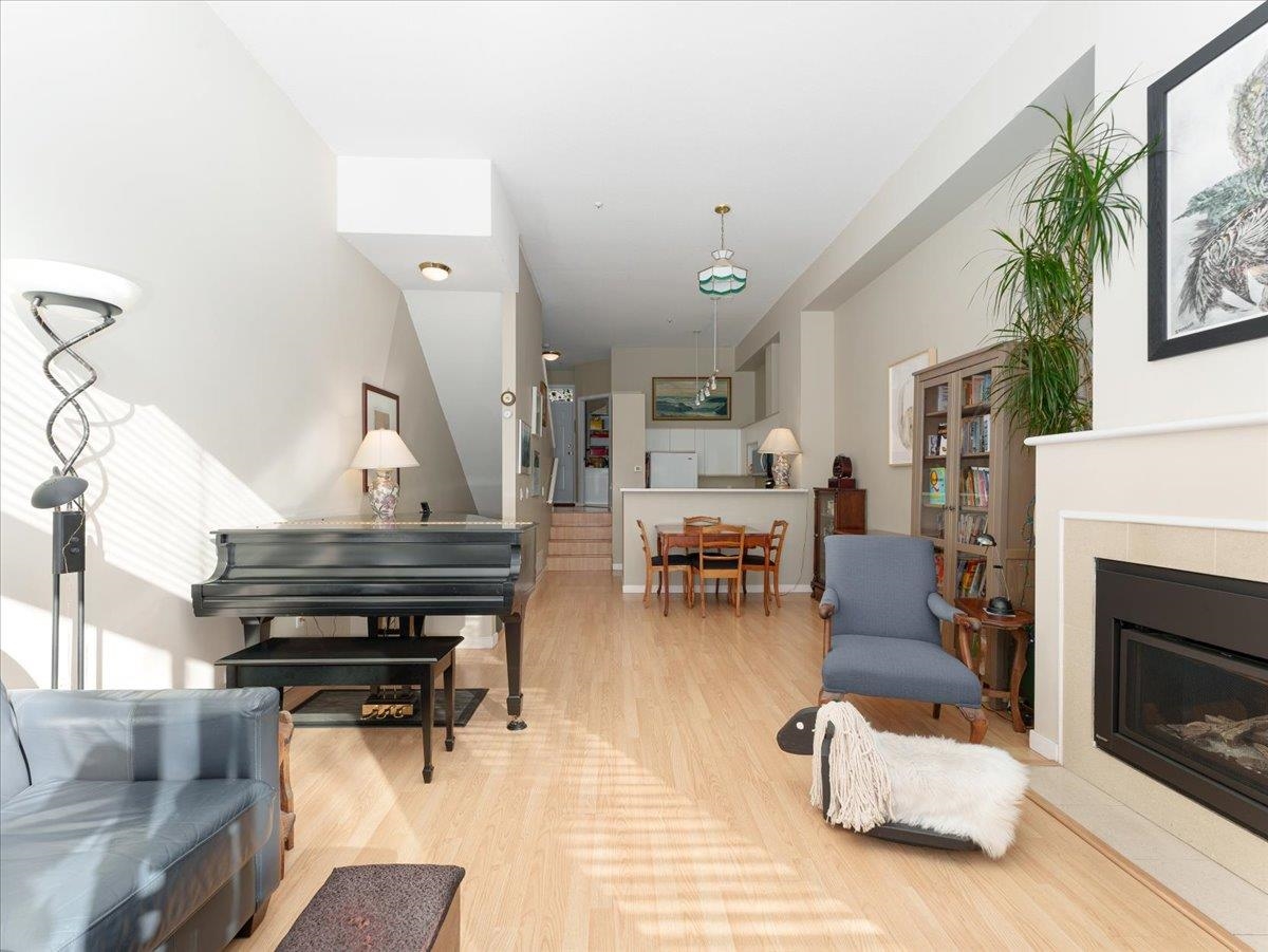 Kitchen Photo of 5 3588 Whitney Place, Vancouver, BC
