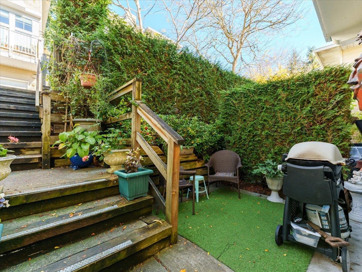 Living Room Photo of 5 3588 Whitney Place, Vancouver, BC