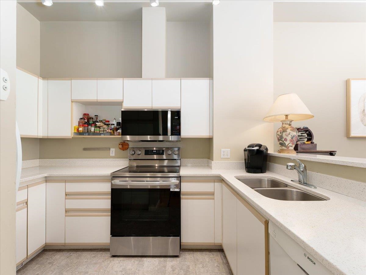 Primary Bedroom Photo of 5 3588 Whitney Place, Vancouver, BC