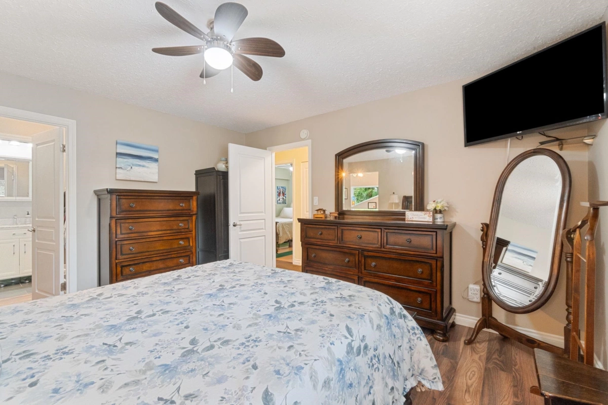 Laundry Room Photo of 20193 43a Avenue, Langley, BC