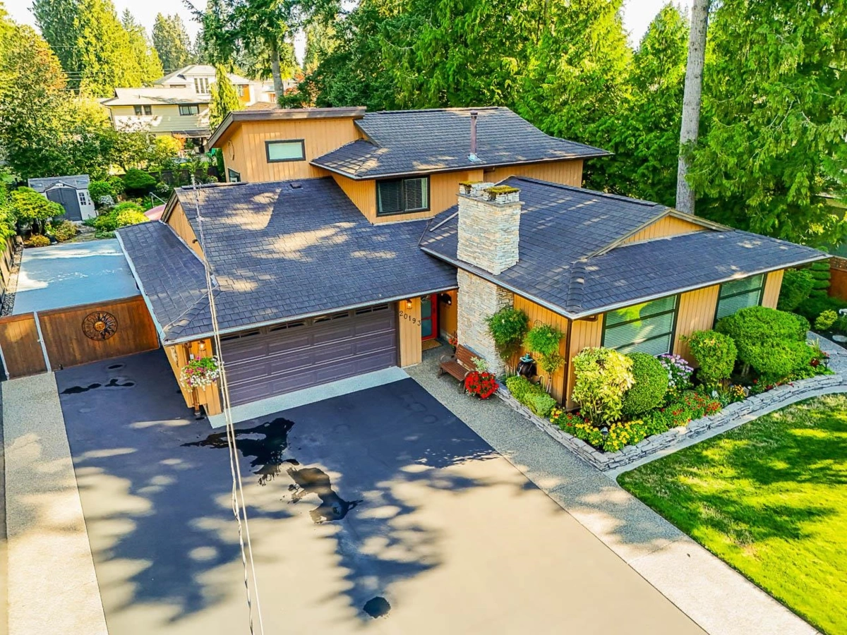 Living Room Photo of 20193 43a Avenue, Langley, BC