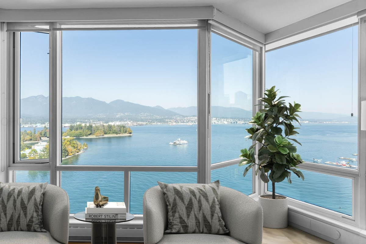 Breakfast Nook Photo of 2302 323 Jervis Street, Vancouver, BC