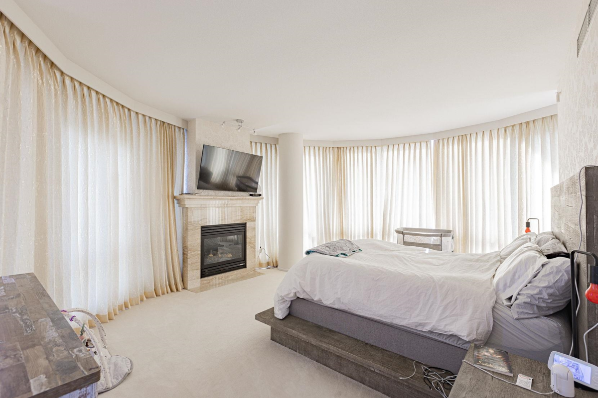 Front Yard Photo of 2302 323 Jervis Street, Vancouver, BC