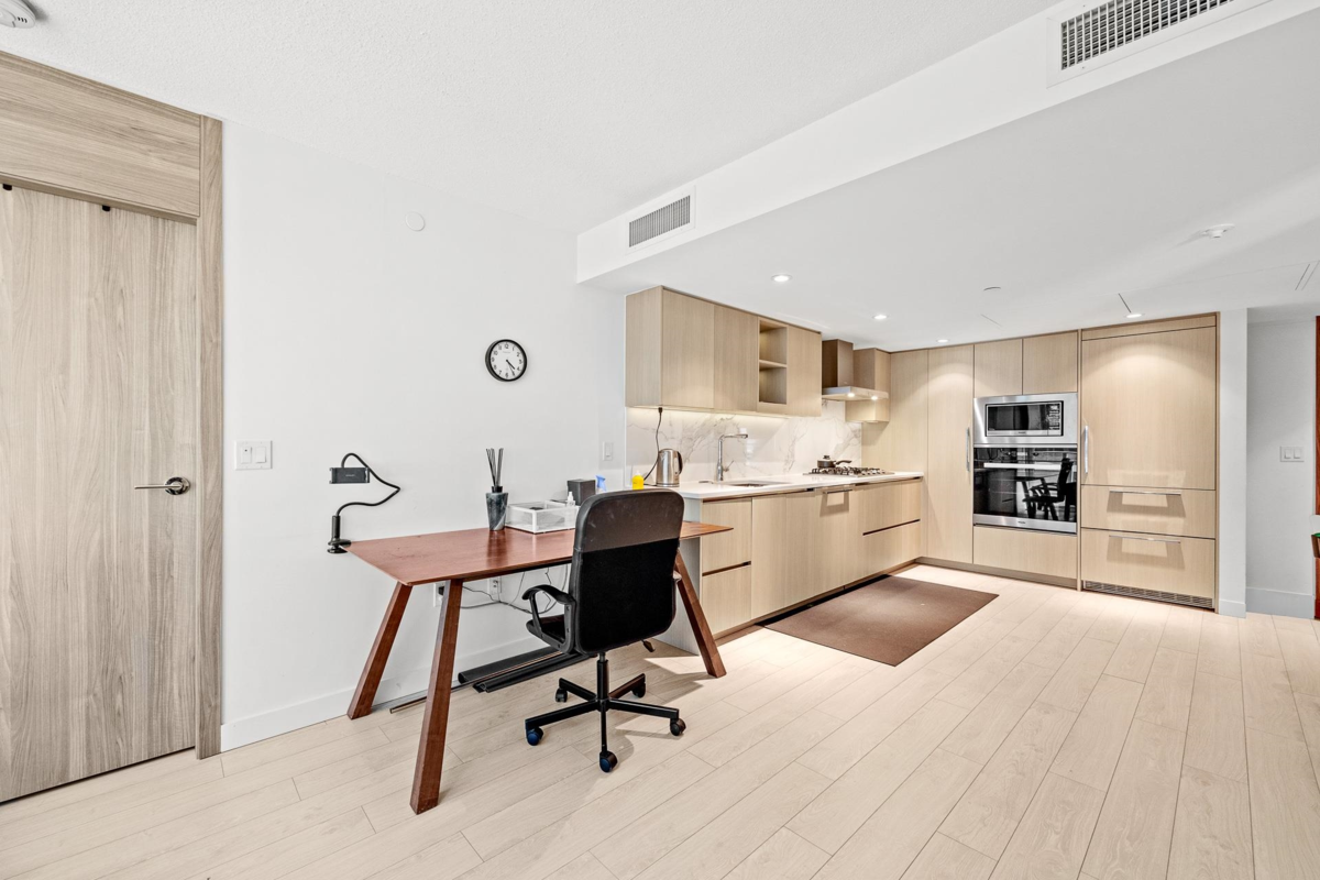 Hallway Photo of 382 8608 Hazelbridge Way, Richmond, BC