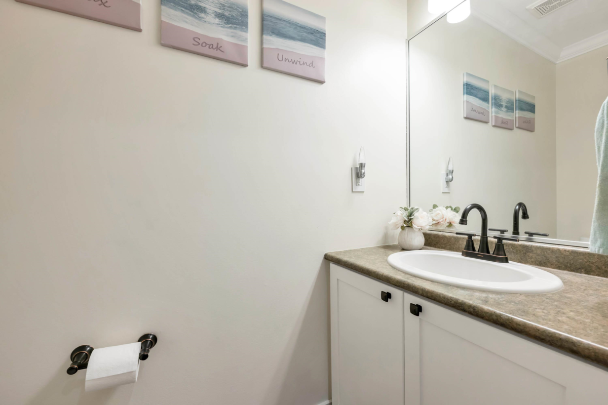 Breakfast Nook Photo of 6185 167a Avenue, Surrey, BC