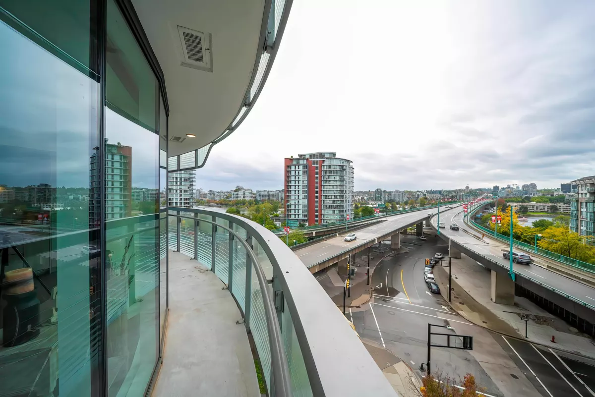 Hot Tub / Spa Photo of 785 87 Nelson Street, Vancouver, BC
