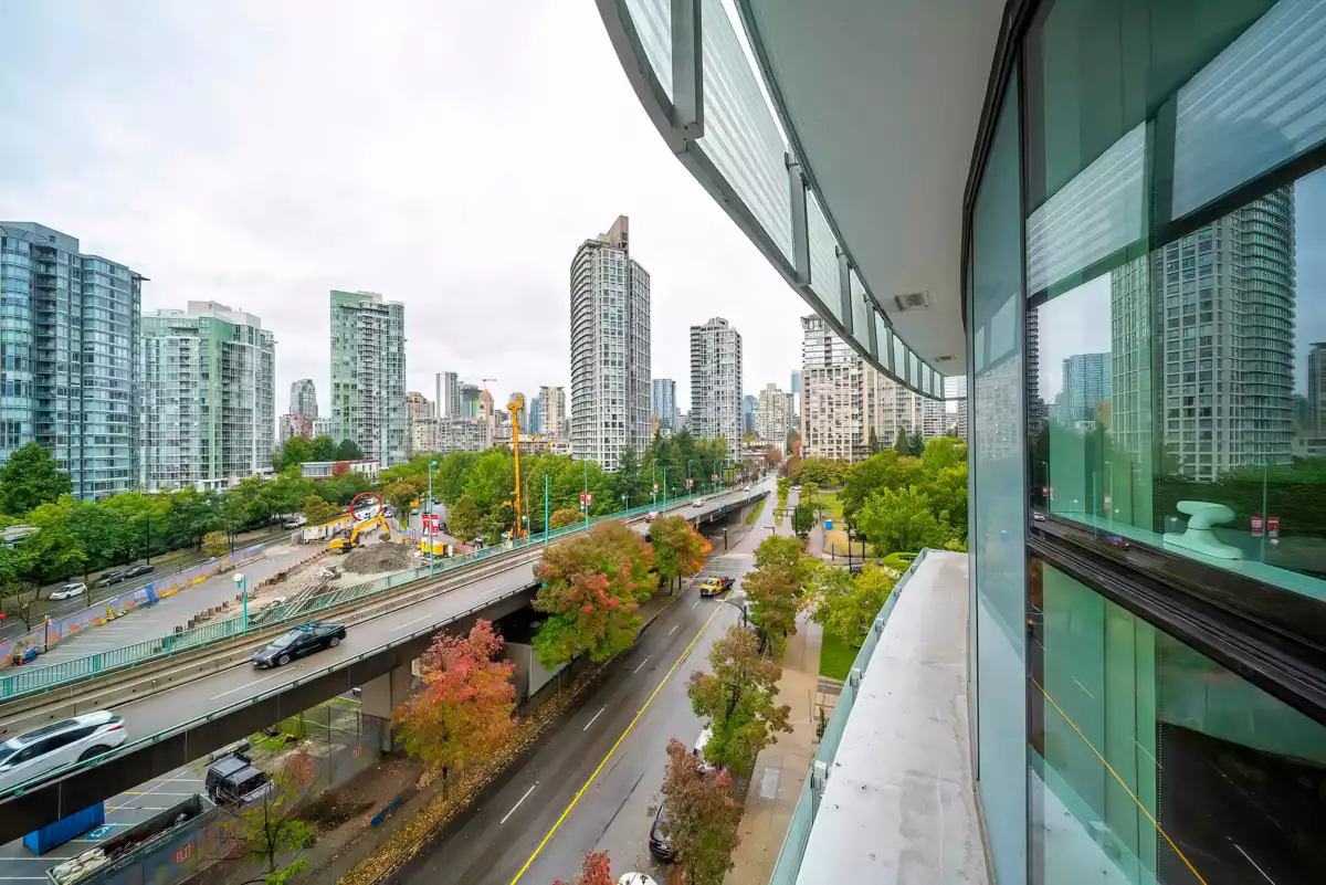 Powder Room Photo of 785 87 Nelson Street, Vancouver, BC