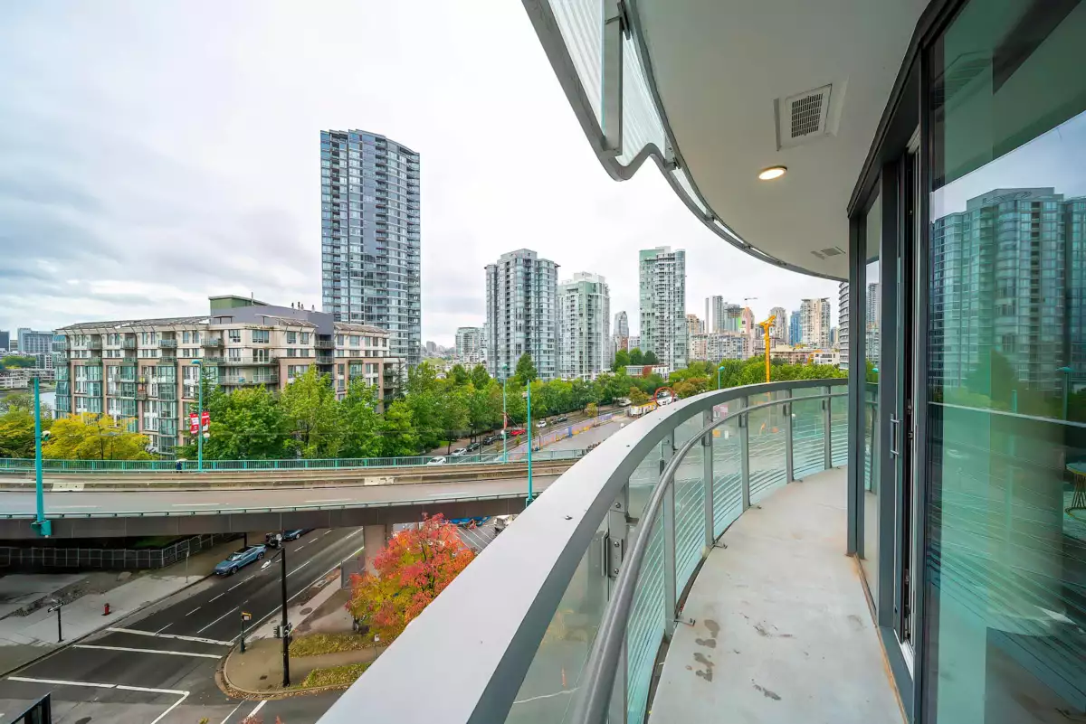 Swimming Pool Photo of 785 87 Nelson Street, Vancouver, BC