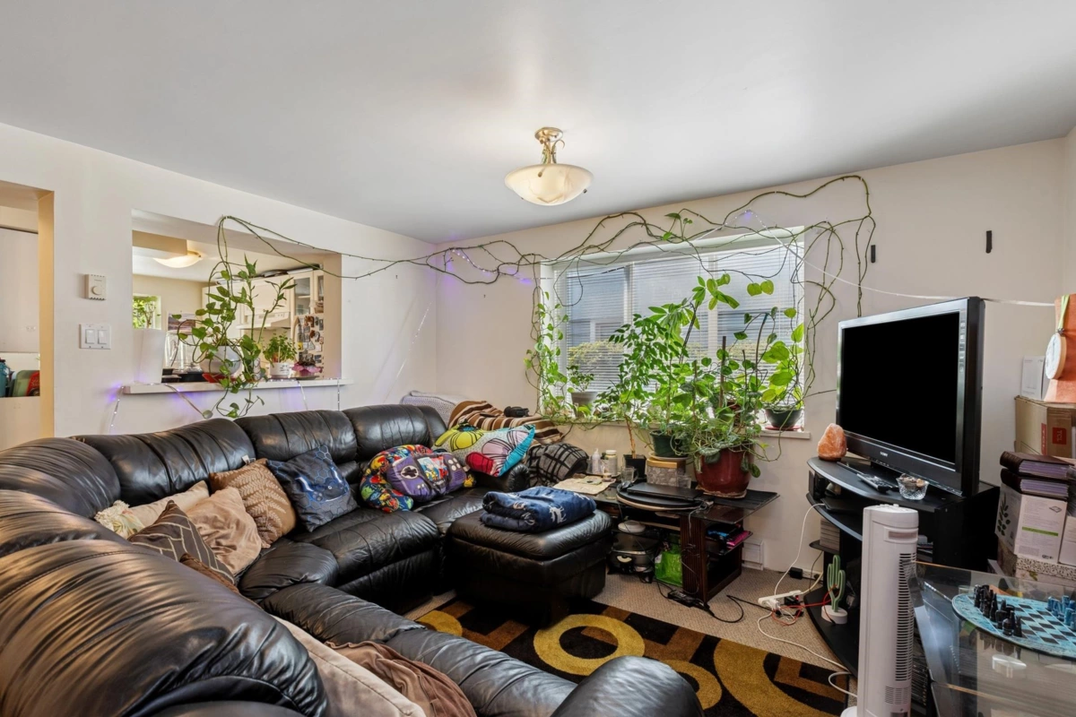 Backyard Photo of 415 W 26th Street, North Vancouver, BC