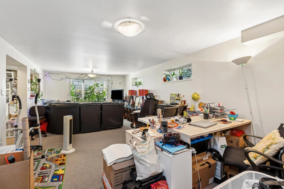 Front Yard Photo of 415 W 26th Street, North Vancouver, BC