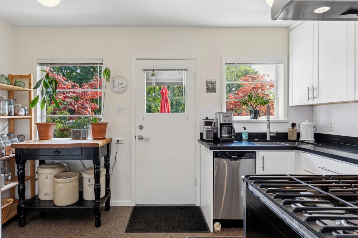Guest Bathroom Photo of 415 W 26th Street, North Vancouver, BC