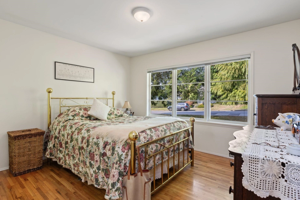Loft / Bonus Room Photo of 415 W 26th Street, North Vancouver, BC