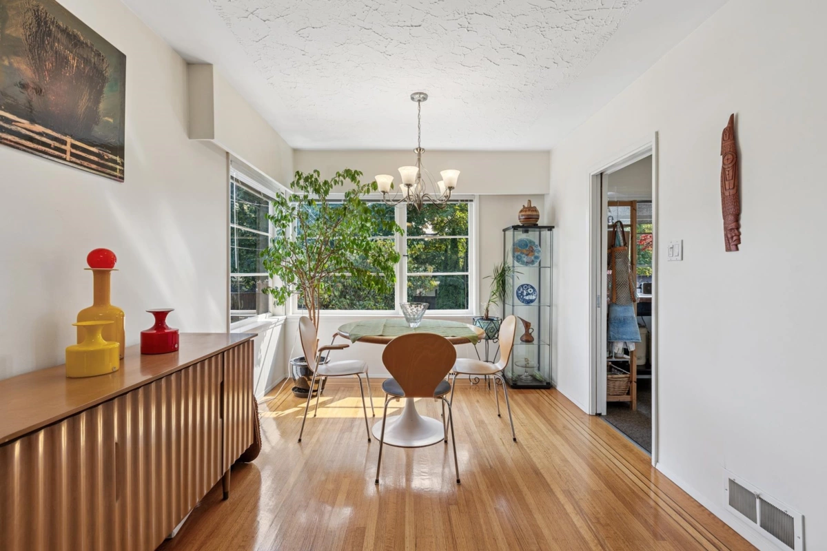 Pantry Photo of 415 W 26th Street, North Vancouver, BC