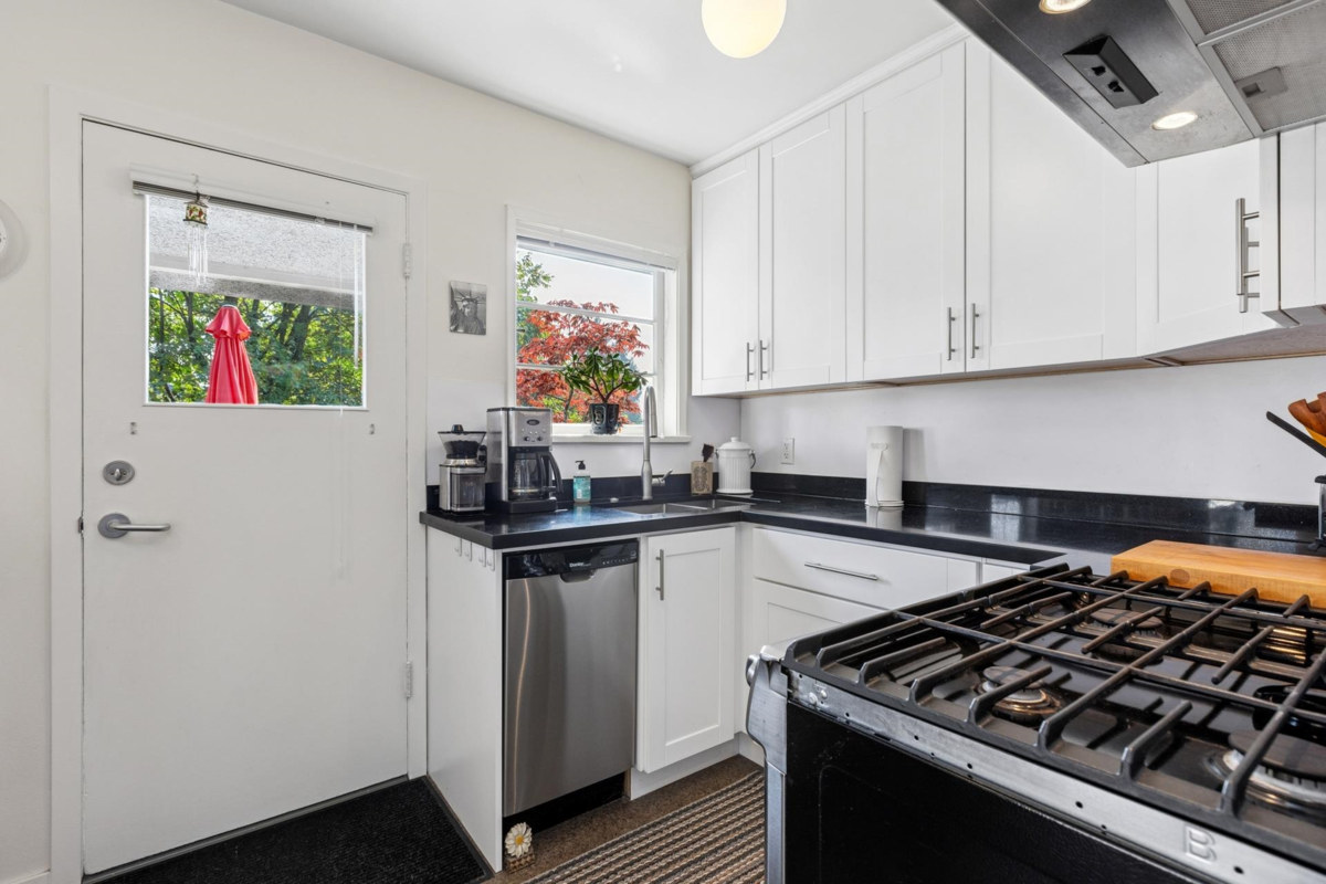 Powder Room Photo of 415 W 26th Street, North Vancouver, BC