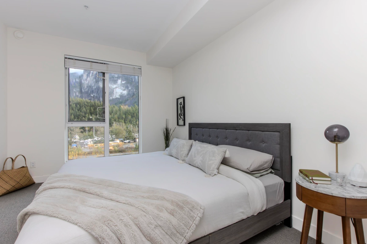 Walk-In Closet Photo of 508 37881 Cleveland Avenue, Squamish, BC