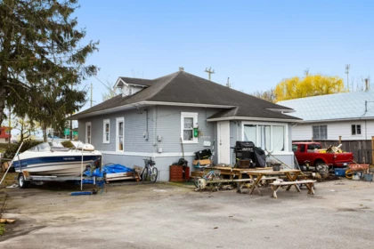 34595 2 Avenue, Abbotsford, BC