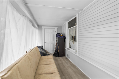 Hallway Photo of 34595 2 Avenue, Abbotsford, BC