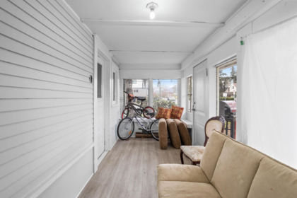Staircase Photo of 34595 2 Avenue, Abbotsford, BC