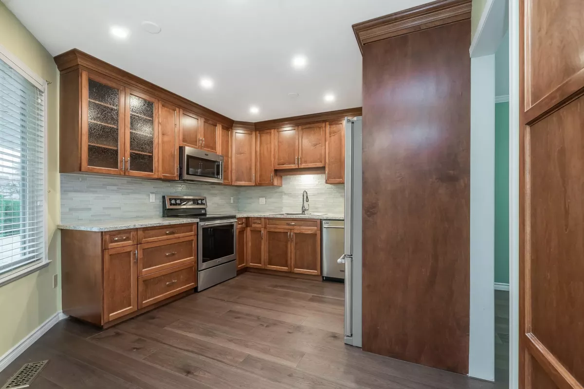 Kitchen Island Photo of 4 2989 Trafalgar Street, Abbotsford, BC