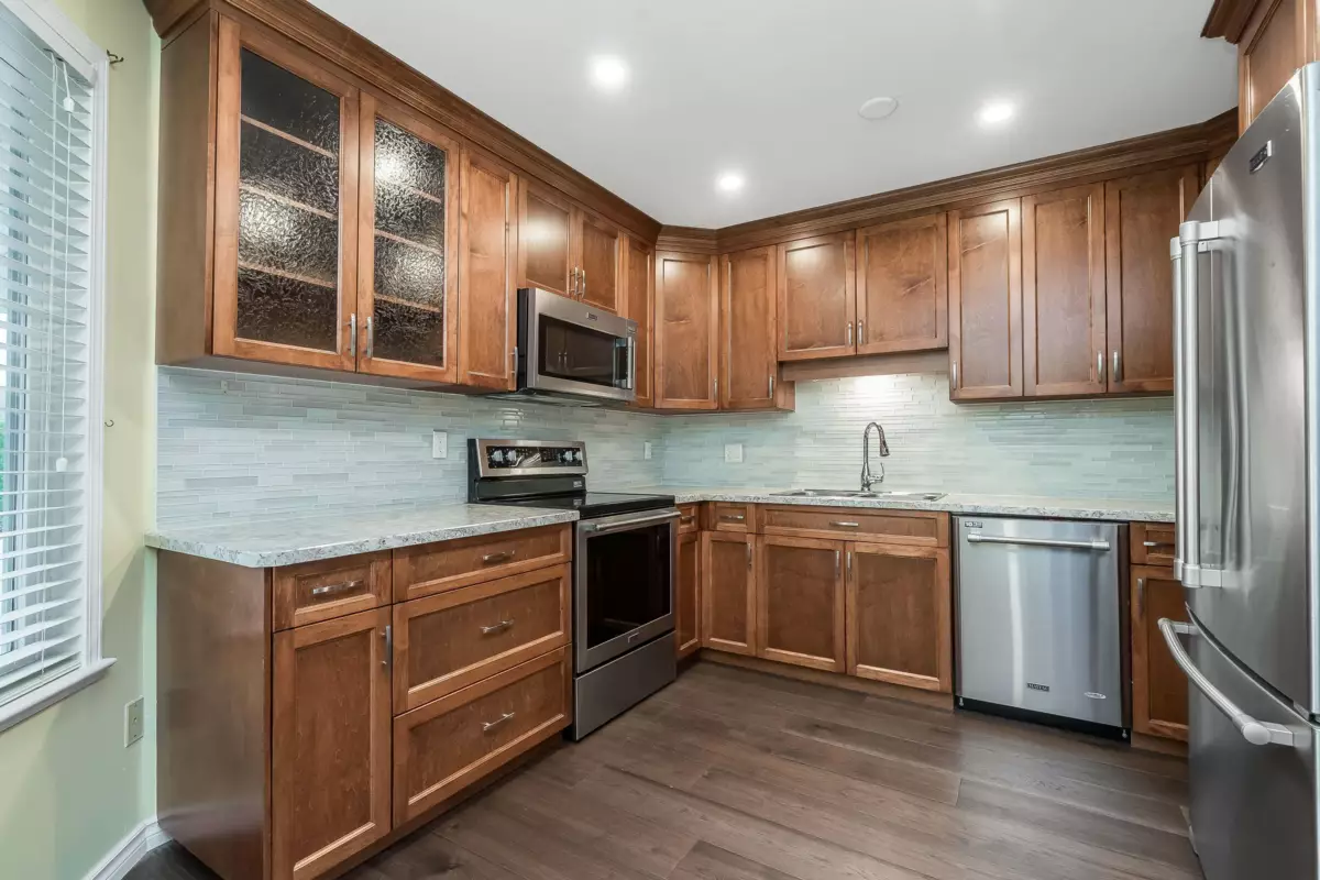 Kitchen Photo of 4 2989 Trafalgar Street, Abbotsford, BC
