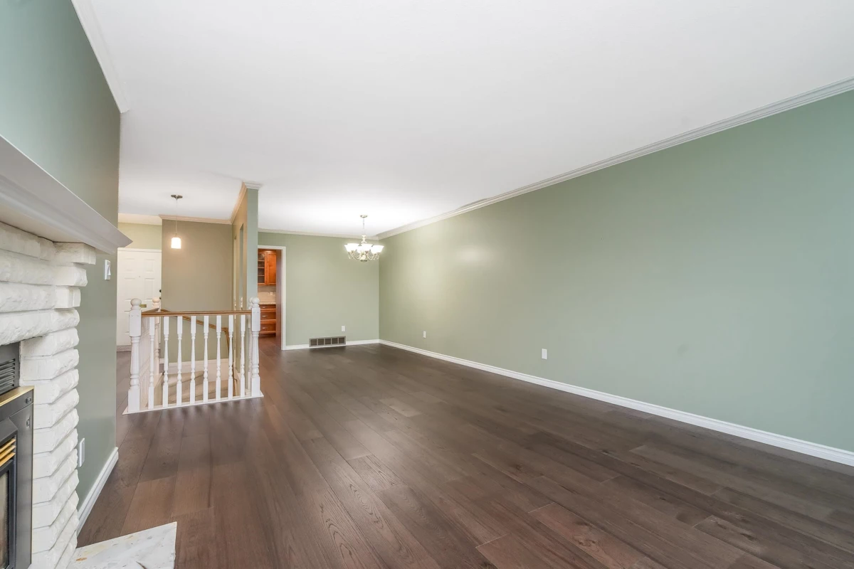 Walk-In Closet Photo of 4 2989 Trafalgar Street, Abbotsford, BC