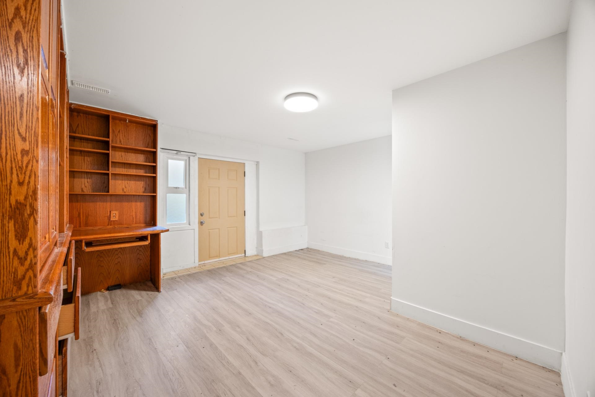 Front Yard Photo of 13838 Crescent Road, Surrey, BC