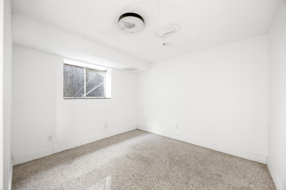 Garden / Landscaping Photo of 13838 Crescent Road, Surrey, BC