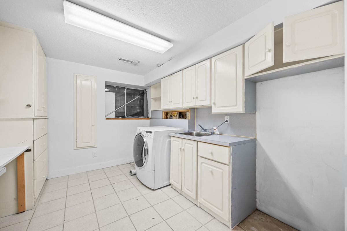 Hot Tub / Spa Photo of 13838 Crescent Road, Surrey, BC