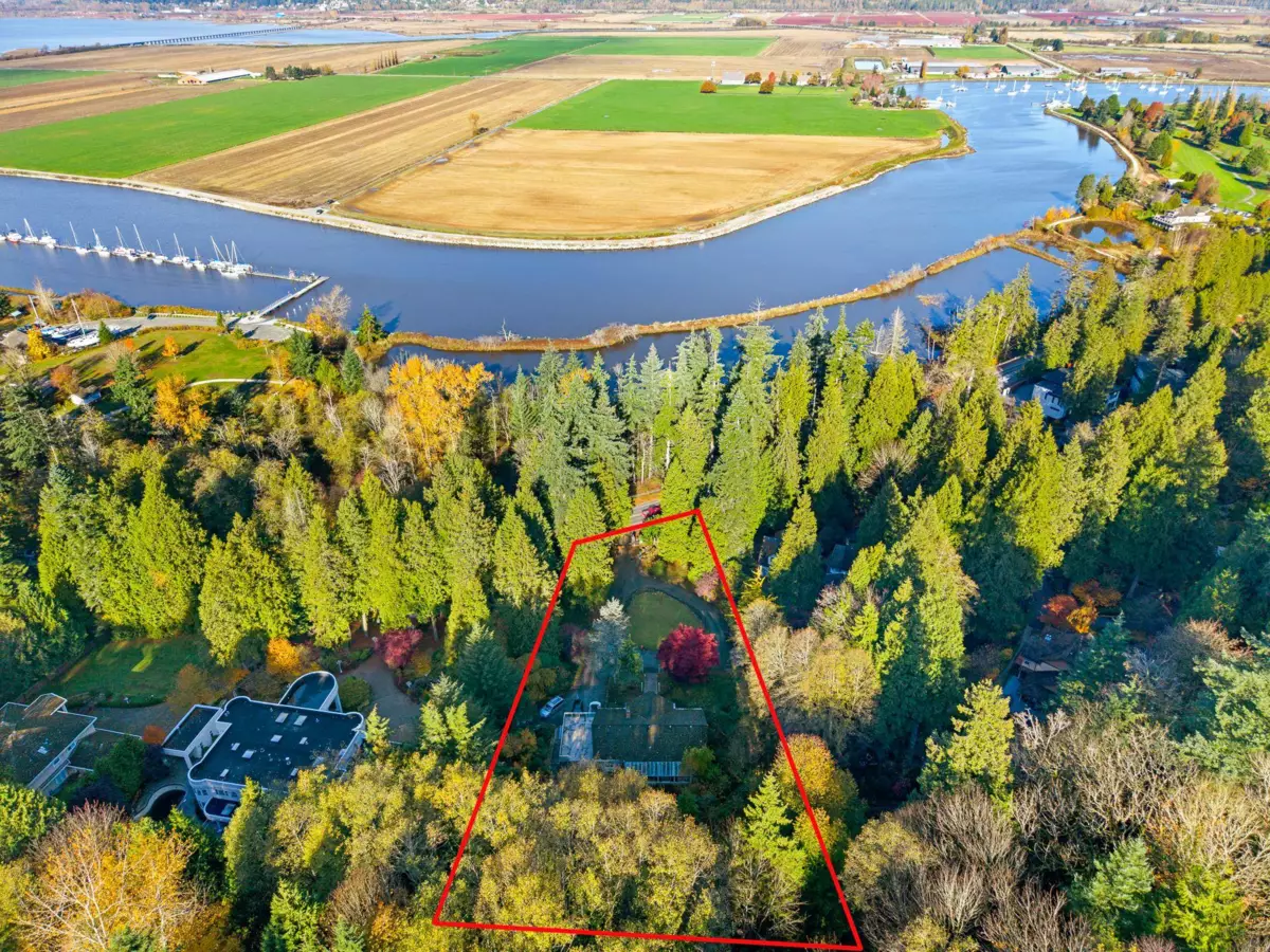 Kitchen Island Photo of 13838 Crescent Road, Surrey, BC