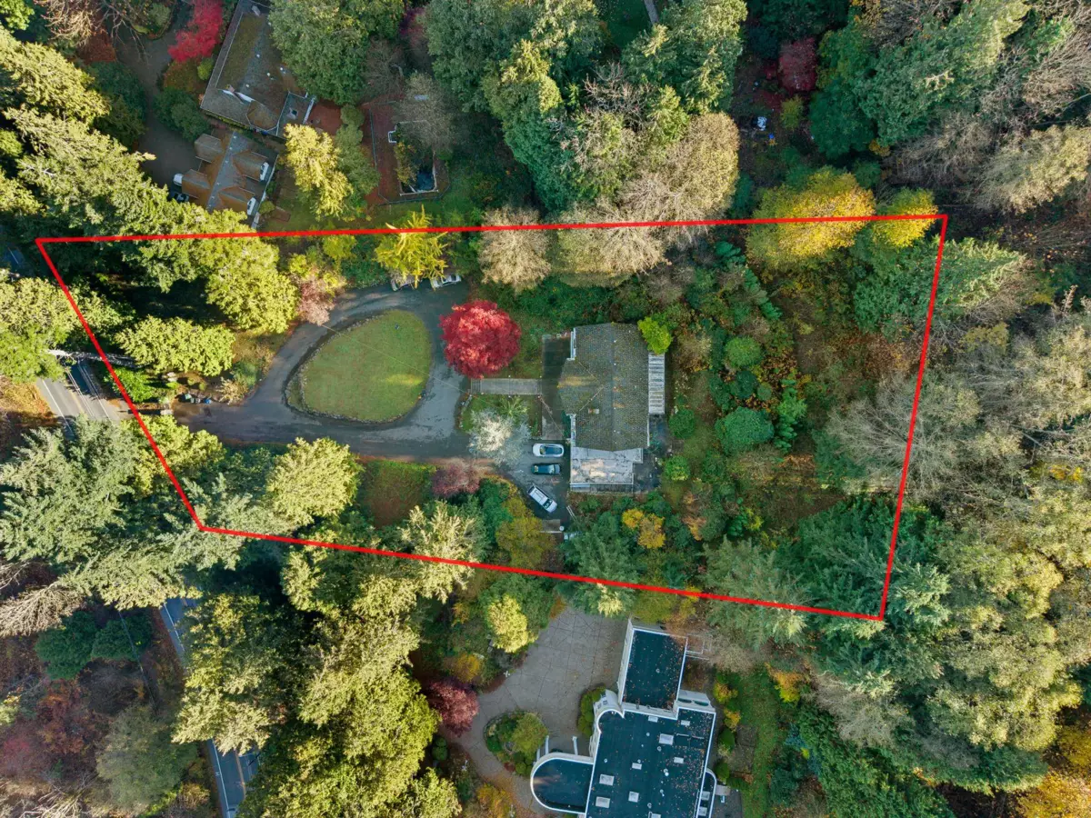 Kitchen Photo of 13838 Crescent Road, Surrey, BC