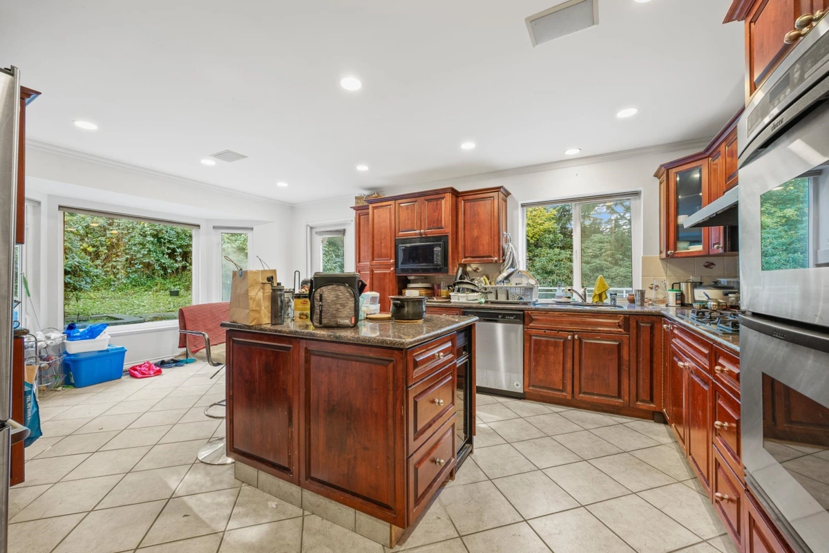 Primary Bathroom Photo of 13838 Crescent Road, Surrey, BC