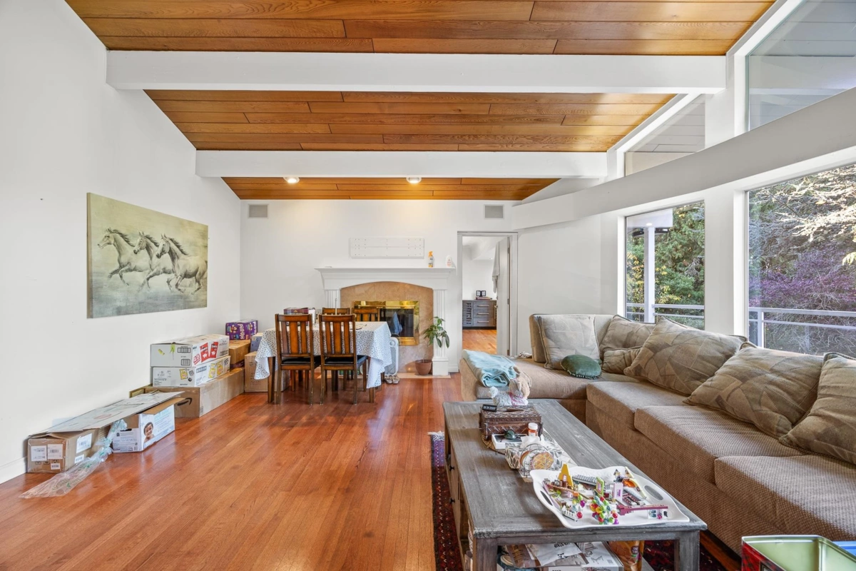 Staircase Photo of 13838 Crescent Road, Surrey, BC