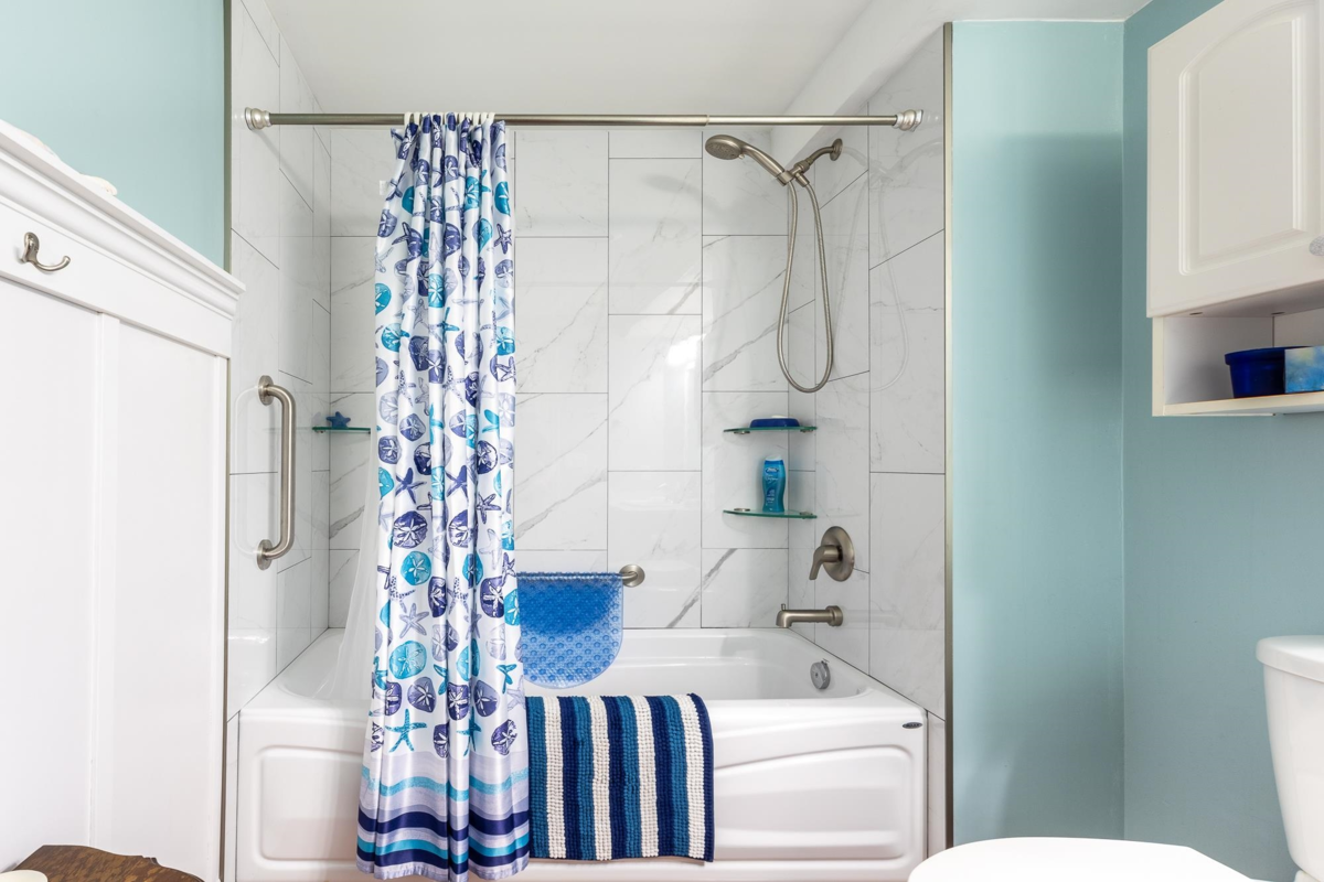 Basement Recreation Room Photo of 106 5768 Marine Way, Sechelt, BC